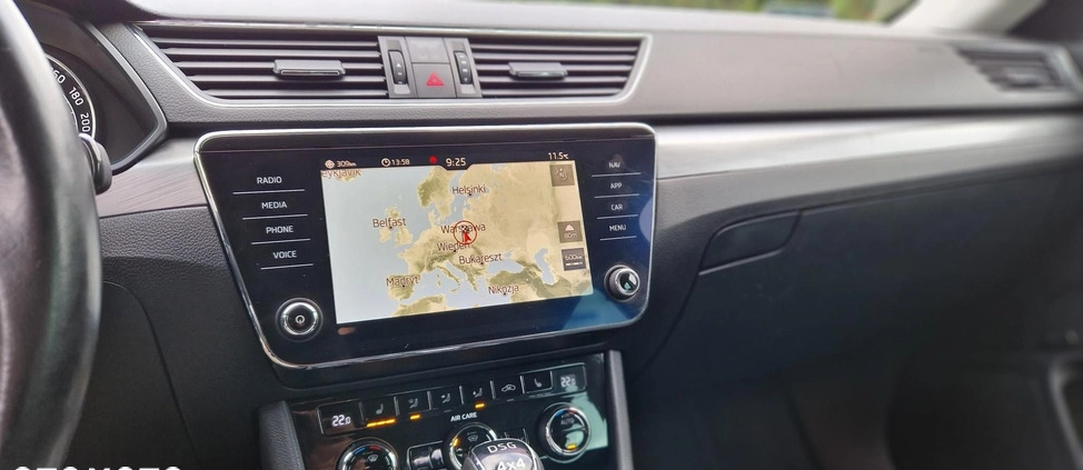 Skoda Superb cena 89800 przebieg: 144000, rok produkcji 2017 z Warszawa małe 742